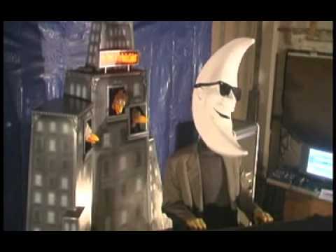 Mac Tonight and the Chickens animatronic singing Shout - in production and on site