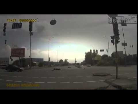 Motorcyclist crosses intersection at high speed crash