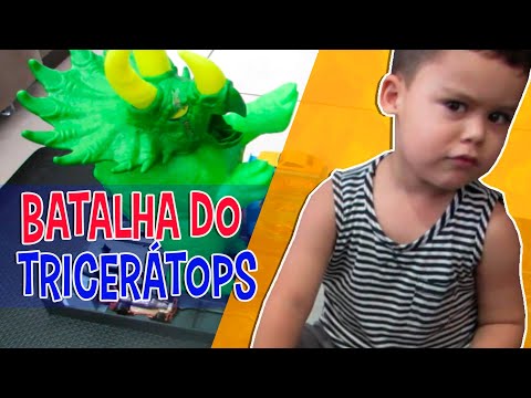 BATALHA CONTRA TRICERÁTOPS DA HOT WHEELS - O Pequeno Davi