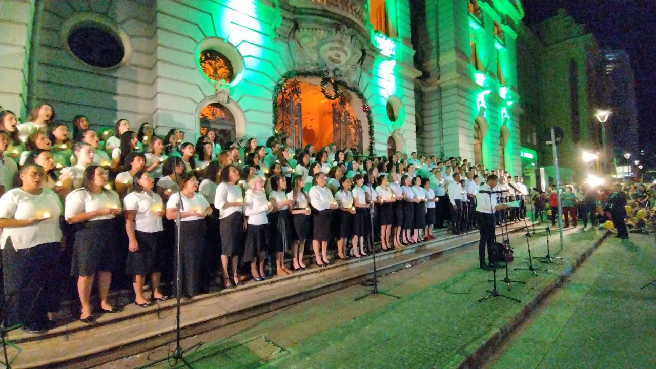 Cantata de Natal com mais de 200 Vozes na Praça da Liberdade