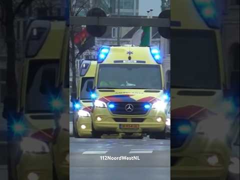 Ambulances met spoed naar het EMC Rotterdam na een inzet in Capelle