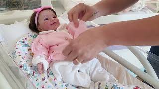 Trocando a Melinda depois do banho, bebê de silicone premaura+Dicas de cuidados 😍