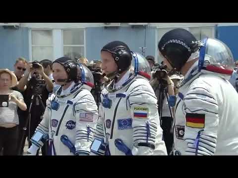 Crew Walks Out to the Launch Pad