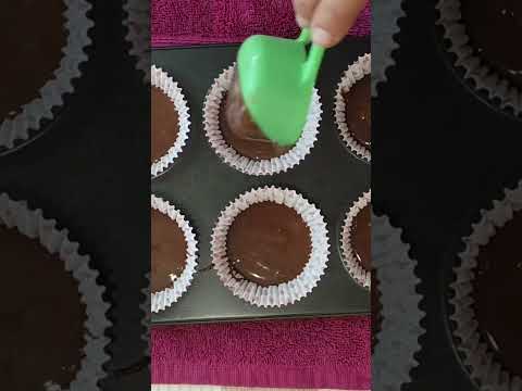 Cupcake with whipped cream. Full recipe in description