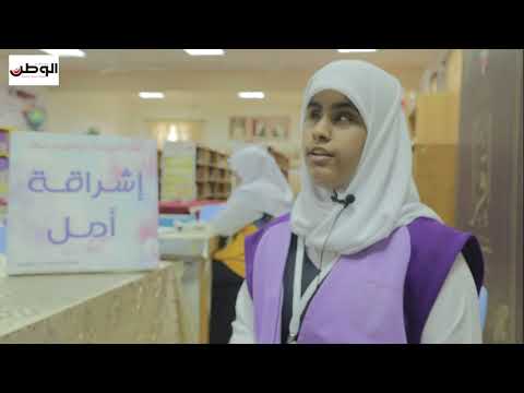 شاهد.. بحرينية كفيفة تترجم القصص العادية لقصص بلغة برايل لمساعدة المكفوفين على القراءة