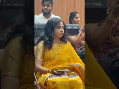 Wait for her reaction 😍..💥 #art #love #happy #singing