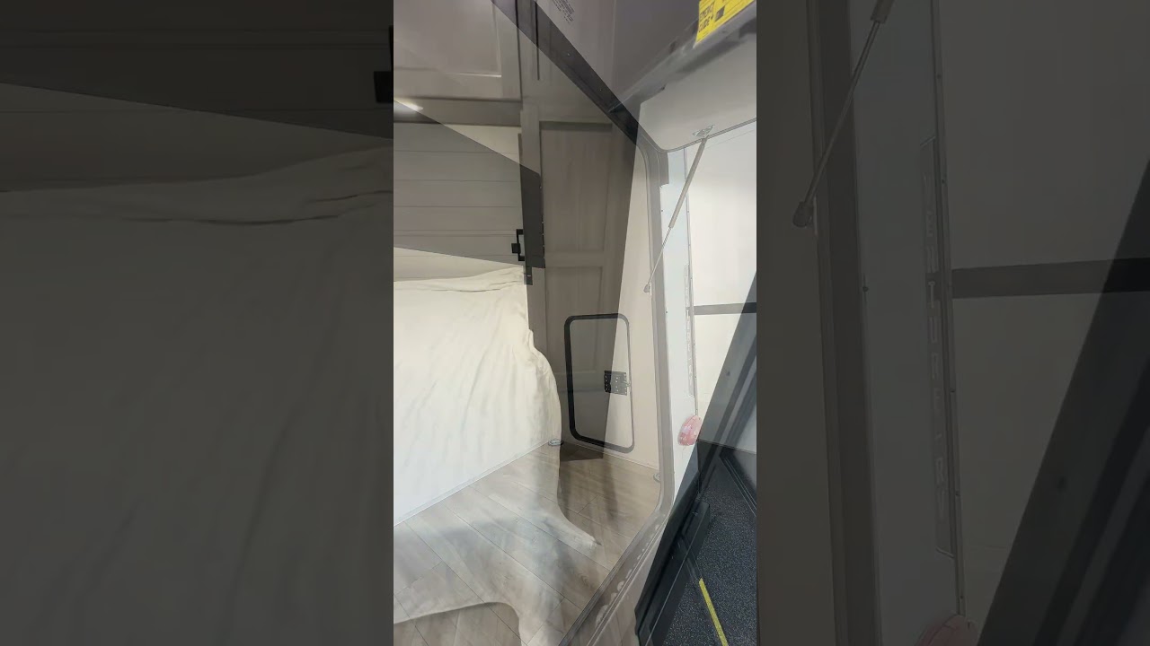2026 Venture RV SportTrek Stinger STS222VUD TRAVEL TRAILER