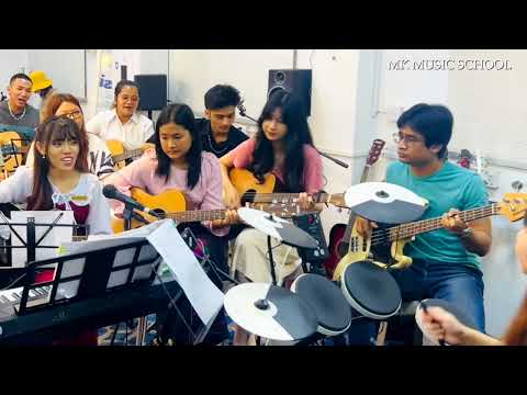 (သူမနဲ့အိပ်မက်)မင်မင်တို့Guitar Class ကျောင်းသူကျောင်းသားများအပျော်လေးတီးဖြစ်ကြတဲ့သီချင်းလေးပါရှင့်