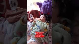 よっぽどご飯が美味しかったのかスプーンを手放さない赤ちゃん #shorts #baby #可愛い  #赤ちゃん #赤ちゃんのいる生活