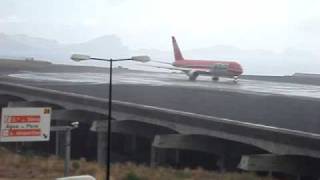 preview picture of video 'Vuelo SBA Santa Bárbara Airlines. Despegue del aeropuerto de Madeira Funchal para Caracas Venezuela'