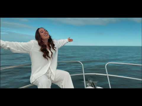 María Carrasco - Llévame al mar (Videoclip oficial)