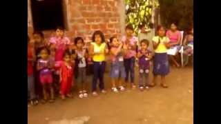 preview picture of video 'ENSEÑANDO A LOS NIÑOS LA PALABRA DE DIOS'