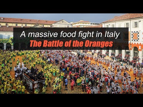 Live: A massive food fight in Italy – The Battle of the Oranges意大利伊夫雷亚传统橘子大战开战！