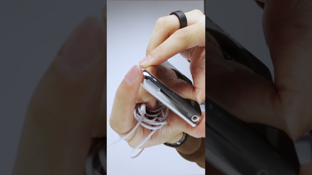 How to Carry an iPod Classic with a Transparent Case