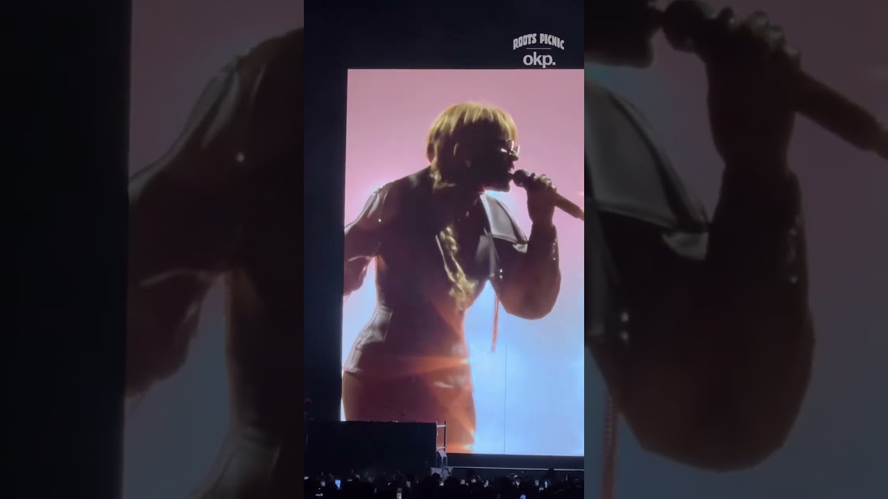 #ICYMI : #JayZ brings #JazmineSullivan to the #RootsPicnic stage 😍 🎤 #trending