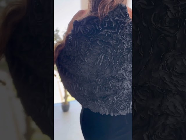 فستان سهرة اسود توب قماش مخمل مع شال مورد