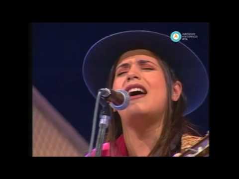 TAMARA CASTRO - "La alucinada" en "Folklore todo el año" Canal 7 año 1999