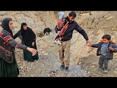 A Rainy Day of Responsibility 🌧️ | Salahaddin Helps His Father, Bakes Bread & Cares for the Flock