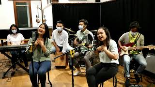 Download lagu Bertemu dalam KasihNya medley Hari Ini Kurasa Bahagia // cover akustik // lagu rohani by LahaiRoi mp3