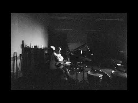 Philip Selway – Walk (6 Music Session, Art Is Everywhere)