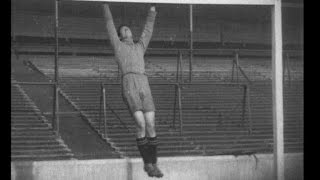 Sportshots No. 10 - Dixie Dean (1933)