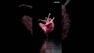 Download lagu Ballerina transforms into a flower 🌸 😱 mp3