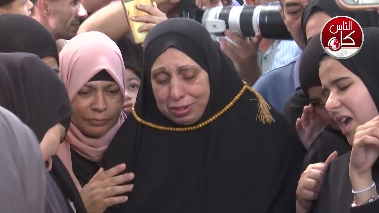 من وداع الشهيد أشرف هاني عبد الله الذي ارتقى متأثرا بجراحه التي أصيب بها جراء قصف على مخيم نور شمس قبل أسبوع.