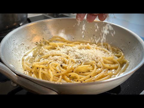 イタリア人に教わった本場の【カッチョエペペ】包丁は使わないバターパスタ！