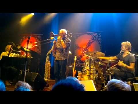 Skipper Just Frost "Shake that ass"  live