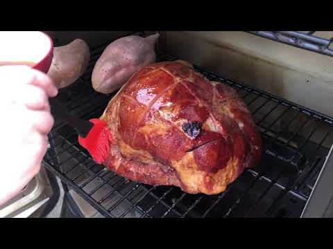 Louisiana Grills Vertical Pellet Smoker SMOKED HAM