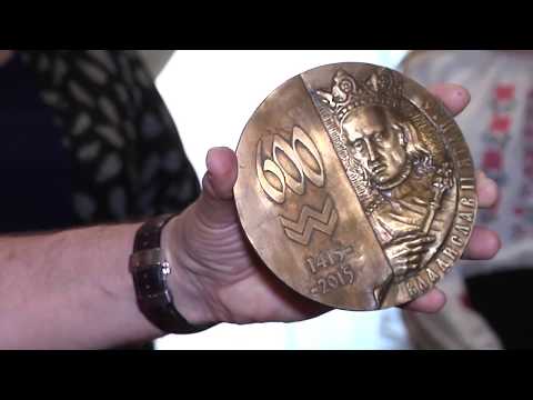 Музею подарували ювілейну медаль, присвячену 600-й річниці першої писемної згадки про місто Одесу.