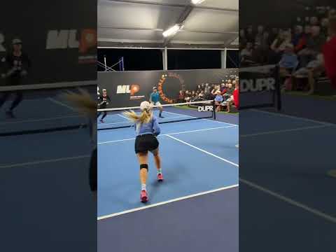 That two-handed Anna Leigh Waters (P.S. she’s 15 years old!) backhand angle is diirrrtttyyy. 🔥