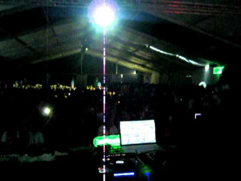 CARL COX @ Sunwaves 8 Mamaia - 14.08.10 (01 / 12)