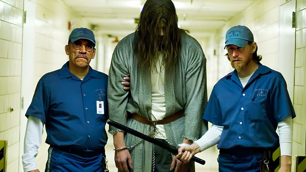 HOMEM ESCAPA DE UM MANICÔMIO NO HALLOWEEN E SE TORNA UM DOS MAIORES ASSASSINOS DO MUNDO!