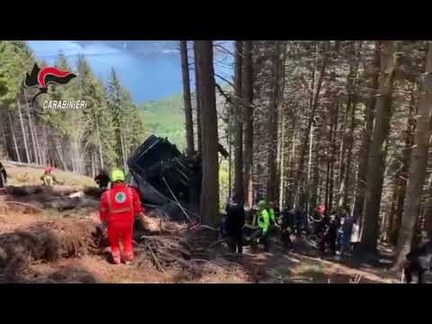 Italia: Al menos 13 muertos al caer un teleférico 1/2