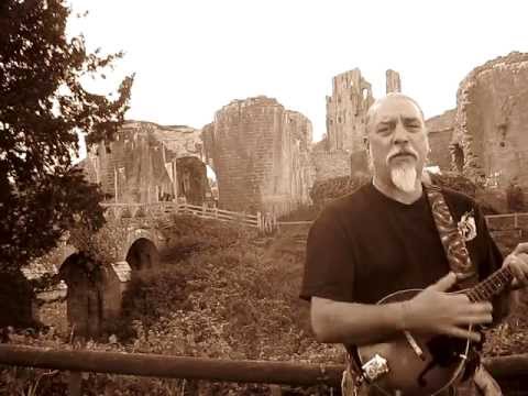 Fairport Convention's Matty Groves covered by STEViE One Bloke One Mandolin @ Corfe Castle