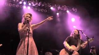 Emily West Performs 'Heels over Head in Love' w Jamey Johnson