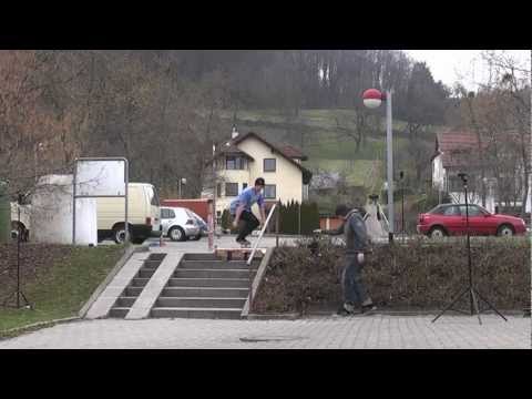 Alex im Kampf gegen den Daumen...