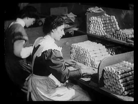 The Christmas cracker &middot; V&A