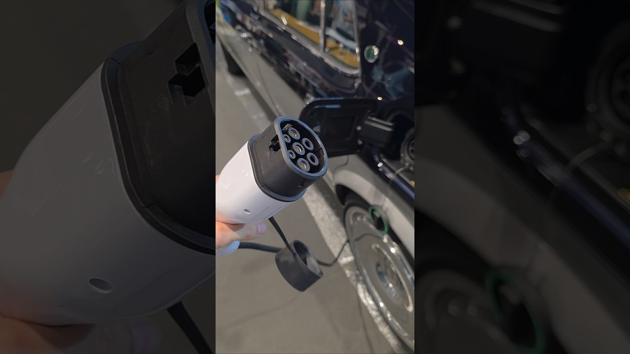 Зачем китайцы сделали из культового Bentley электричку!?