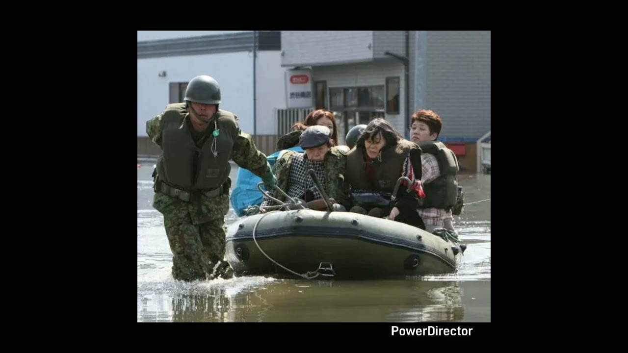 被災地に寄り添って自衛隊 警察 消防 海上保安庁復興支援に携わった方々報道記者の方々一枚目の写真は東日本大震災の動画を投稿するきっかけになった写真です。 #東日本大震災