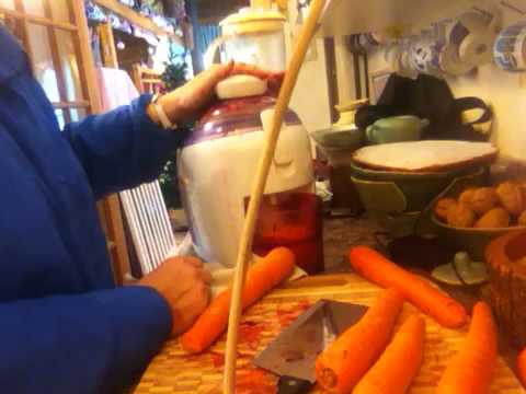 Juicing raw beets and carrots for healthy body