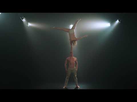 “Duo Affection” Hand to hand