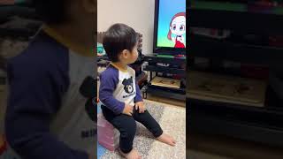 楽しそうな坊や（１歳児）