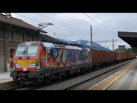 Freight train: Class 193 with "Connected By Rail" livery races through Steinach (Tyrol)
