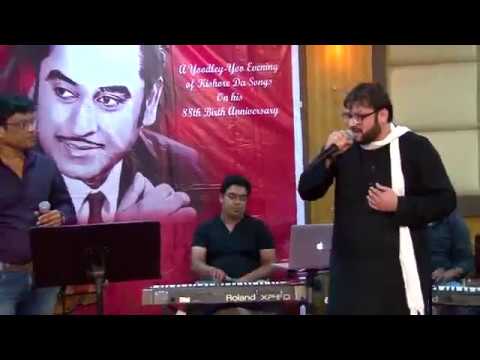 Moniil  Ek Chatur Naar live by Moniil