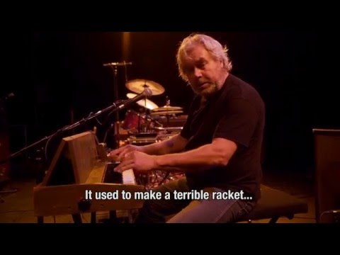 The Analogues - The Hohner Pianet (English subtitles)