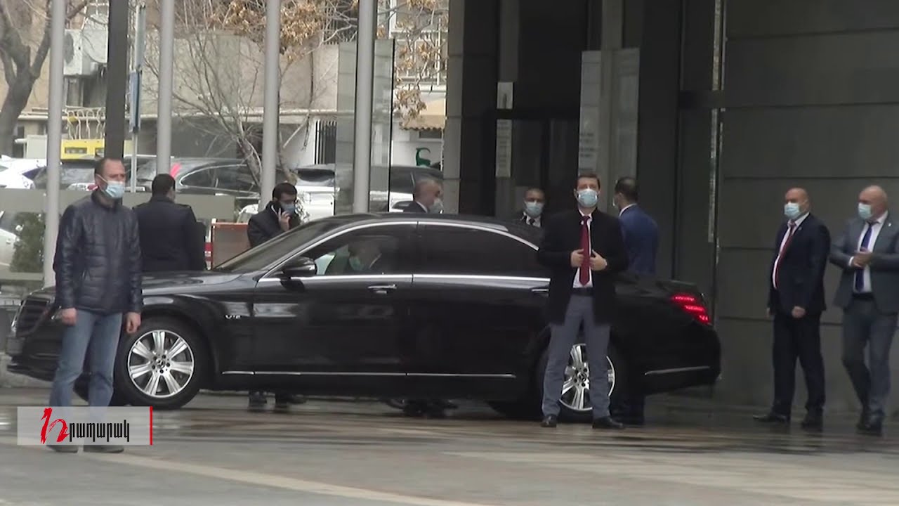 Նիկոլ Փաշինյանը ժամանեց ԿԳՄՍՆ՝ ոստիկանական ուժերի ուղեկցությամբ