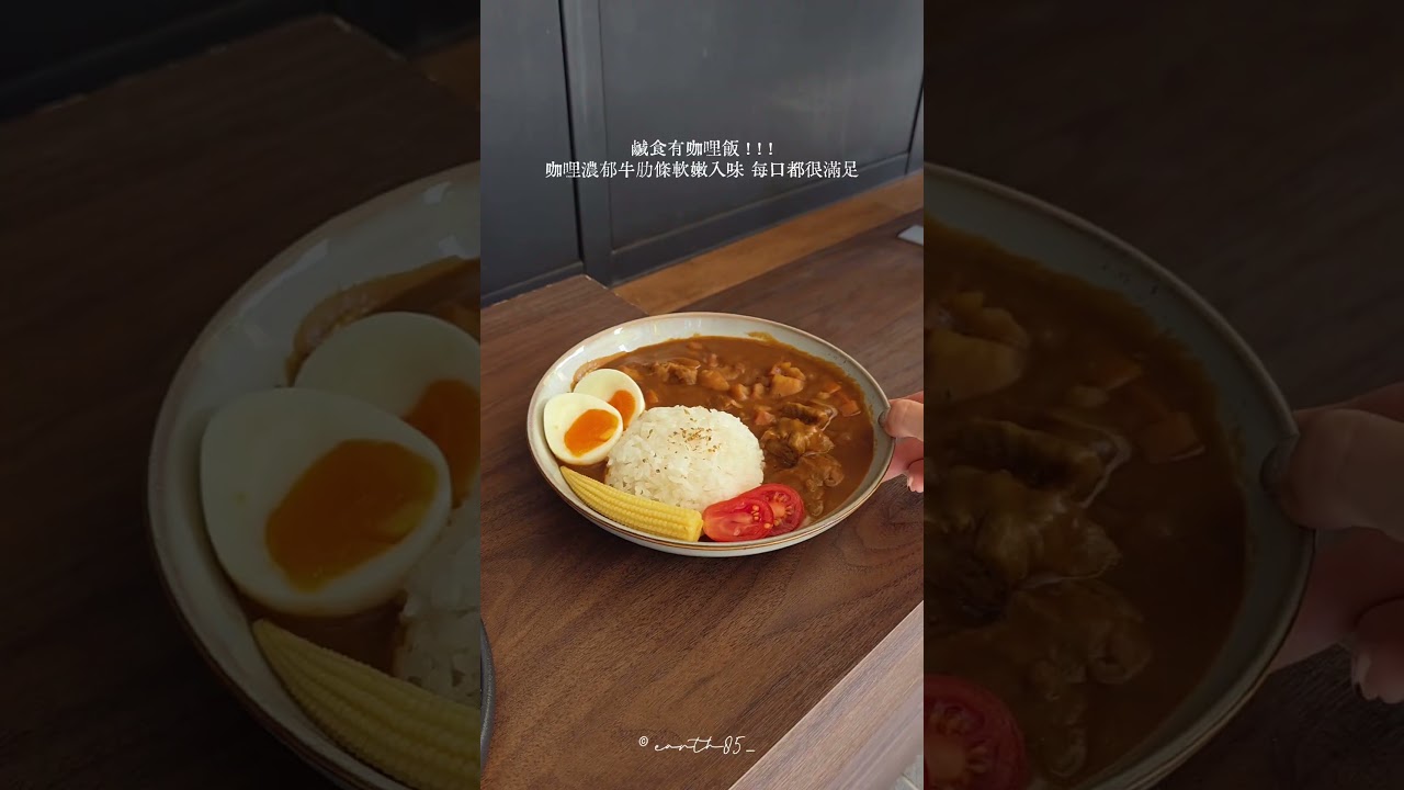 位在大安商圈的 LOTUS CAFFÉ，以黑灰色系為主調，空間寬敞明亮。不論是跟朋友聚餐、還是一個人工作都很適合，部分座位還有插座，在市區中多了一份靜謐感。