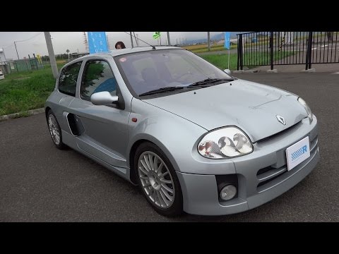 フームスークにあるチュニジア製 4 ドア クリオ II